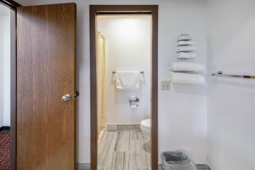 Motel Brass Bell Inn And Suites