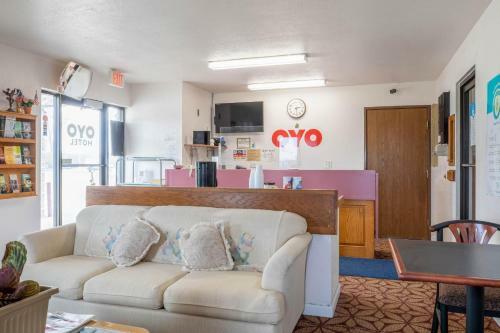 Motel Brass Bell Inn And Suites