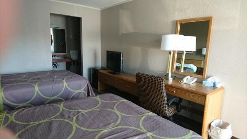 Motel Burton Inn And Suites