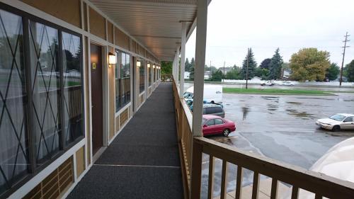 Motel Burton Inn And Suites