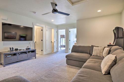 Washington Townhome With Hot Tub And Fire Pit!