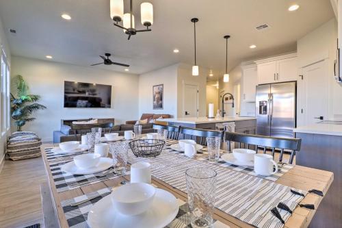 Washington Townhome With Hot Tub And Fire Pit!