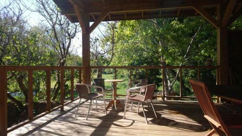 Le Tipi Tropical Au Bord De La Rivi�re