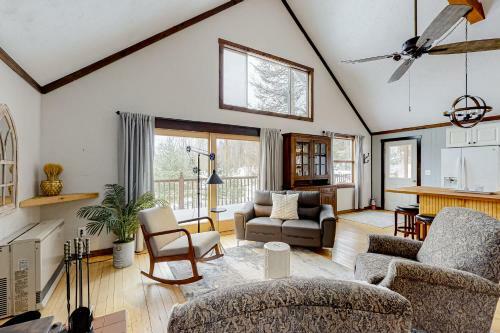 Cottage By The Covered Bridge