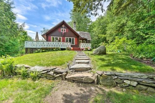 Vibrant Putney Cabin With Fire Pit Hike And Ski!