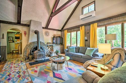 Vibrant Putney Cabin With Fire Pit Hike And Ski!