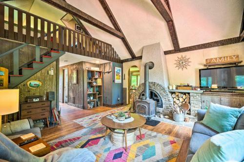 Vibrant Putney Cabin With Fire Pit Hike And Ski!
