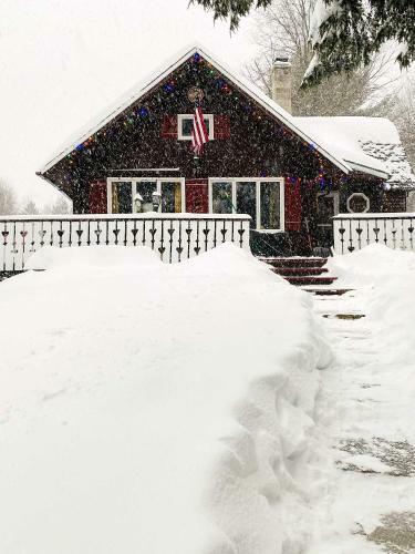 Vibrant Putney Cabin With Fire Pit Hike And Ski!