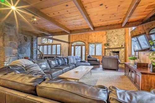 2-acre Ski Chalet With Deck 8 Mi To Mt Snow!