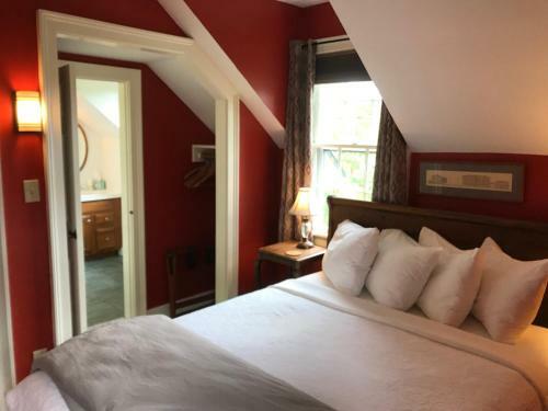 Bed & Breakfast 1824 House Inn + Barn