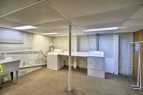 Bluefield Retreat With Pool Table Near Parks!
