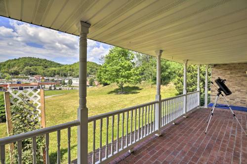 Bluefield Retreat With Pool Table Near Parks!