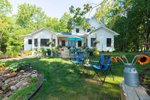 Charming Charlottesville Apt With Outdoor Space!