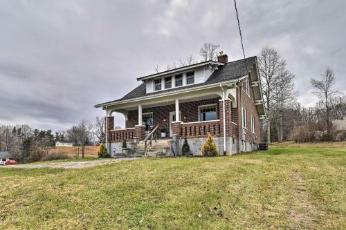 Pet-friendly Floyd House With Porch - In Town!