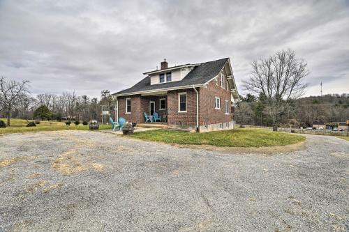 Pet-friendly Floyd House With Porch - In Town!