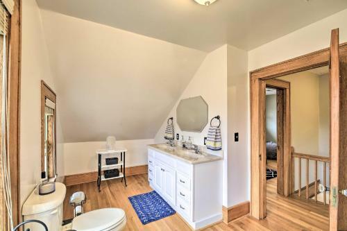 Pet-friendly Floyd House With Porch - In Town!