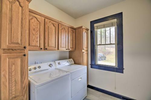 Pet-friendly Floyd House With Porch - In Town!