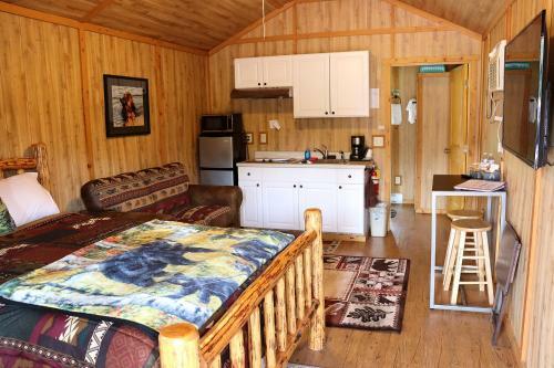 Lodge Glacier General Store And Cabins