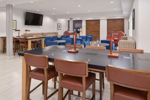 Hotel Holiday Inn Express Wixom
