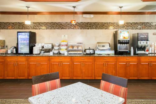 Hotel Comfort Suites Grand Rapids South