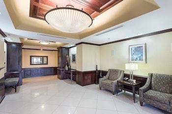 Holiday Inn Express Hotel & Suites Byram