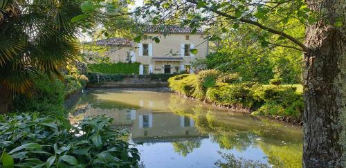 Bed & Breakfast Moulin De Ladausse