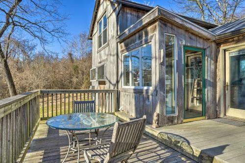 Rustic Cabin With Mtn Views, Deck And Fire Pit!