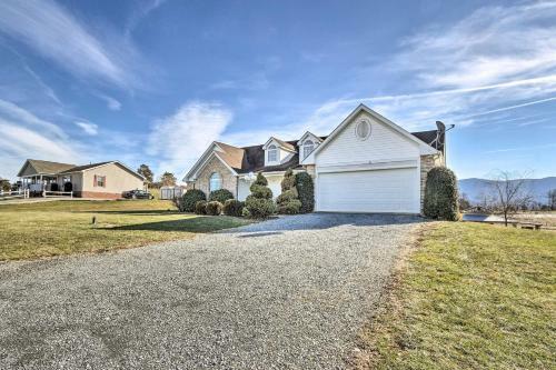Idyllic Luray Cottage With Deck And Mtn Views!