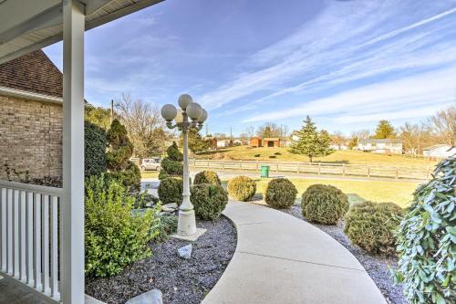 Idyllic Luray Cottage With Deck And Mtn Views!