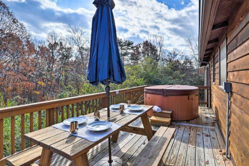 Calming Shenandoah Valley Cabin With Hot Tub!