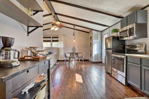 Calming Shenandoah Valley Cabin With Hot Tub!