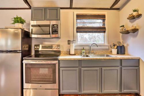 Calming Shenandoah Valley Cabin With Hot Tub!