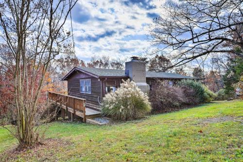 Calming Shenandoah Valley Cabin With Hot Tub!