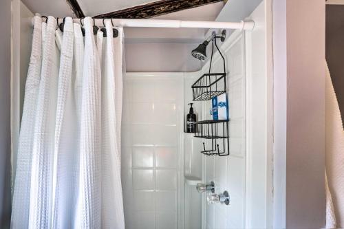 Calming Shenandoah Valley Cabin With Hot Tub!