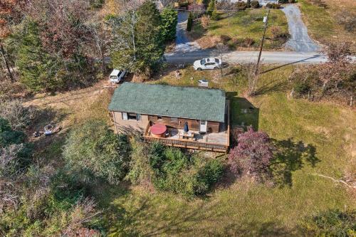 Calming Shenandoah Valley Cabin With Hot Tub!