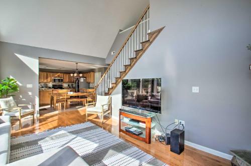 Peaceful House With Hot Tub And Ski Slope Views!