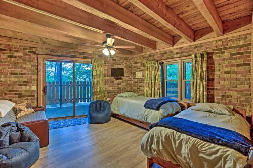 Woodhaven Cabin Adventure, Relax, Renew