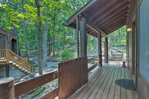 Top Shelf Home With Deck About 1 Mi To Ski Slopes!