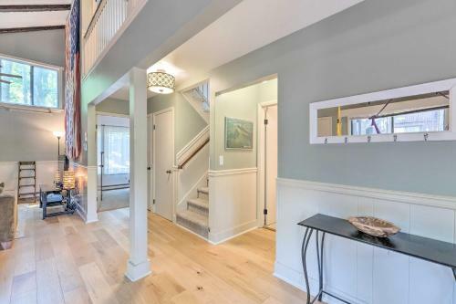 Top Shelf Home With Deck About 1 Mi To Ski Slopes!