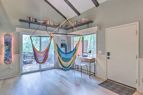 Top Shelf Home With Deck About 1 Mi To Ski Slopes!