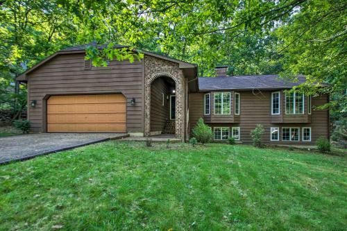 Hillside Hideaway Near Hiking, Golf And Ski!