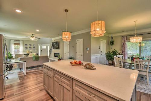 Vivid Home With Porch Walk To Ocean View Beach