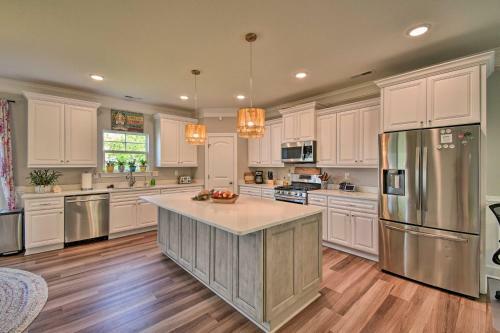 Vivid Home With Porch Walk To Ocean View Beach