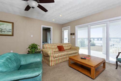 Water Front Delight On The Bay Home
