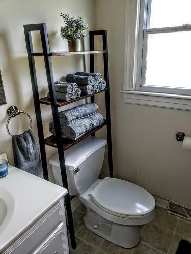 Beautiful, Modern & Convenient Home In Quinton, Va