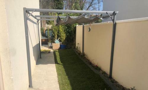 Hostal Le Bassin Des Rosiers