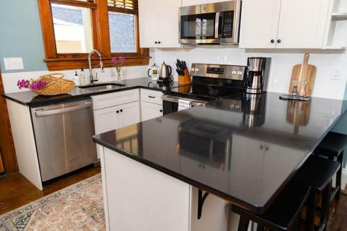 The Parkway Suite - The Historic Winona House
