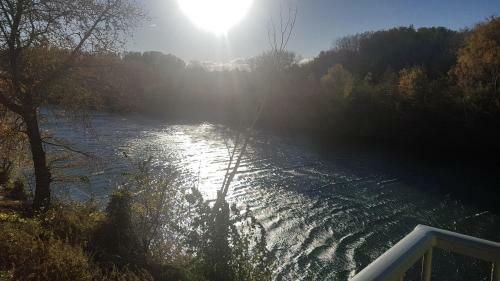 Gite Face � La Rivi�re -proche Du Pont Du Gard-