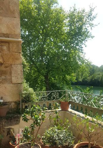Gite Face � La Rivi�re -proche Du Pont Du Gard-
