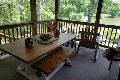 Lake Front Home 15 Min From Blueridge Mountains.